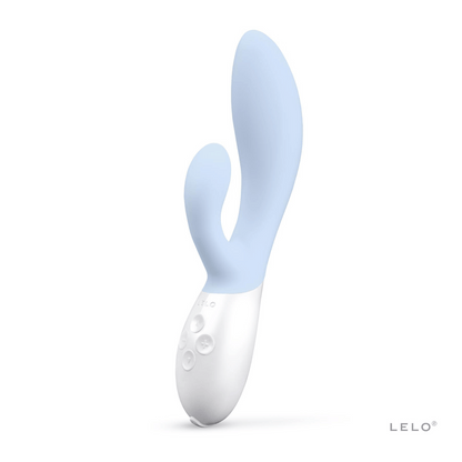 Vibromasseur Rabbit Ina 3 de LELO bleu ciel, jouet intime double stimulation de luxe, disponible chez Oh My God'Z.
