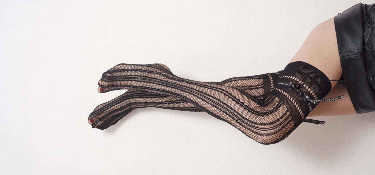 Chaussettes hautes & lingerie : l’allure sensuelle qui fait la différence