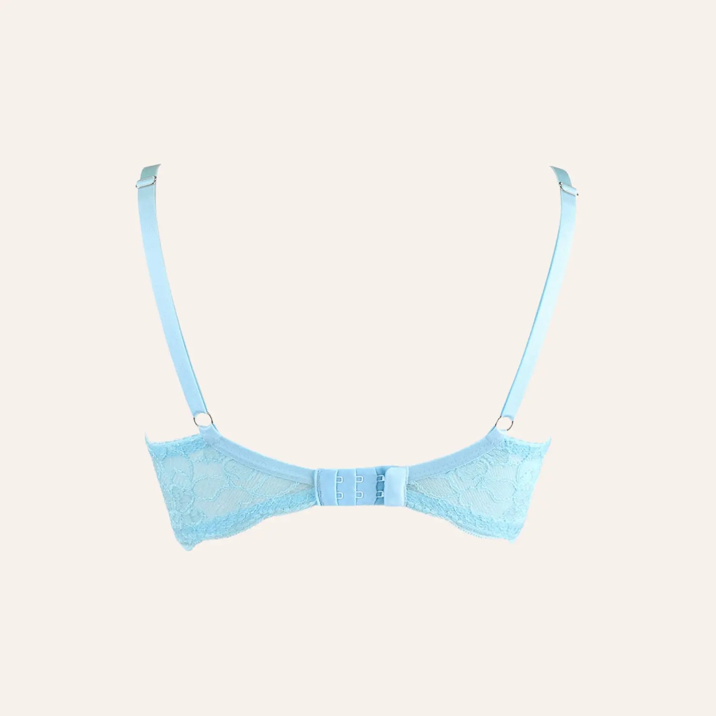 Vue détaillée du dos du soutien-gorge bleu ciel Axami chez Oh My God'Z, avec dentelle transparente et bretelles ajustables. Lingerie chic et raffinée pour une touche de sensualité discrète et élégante.