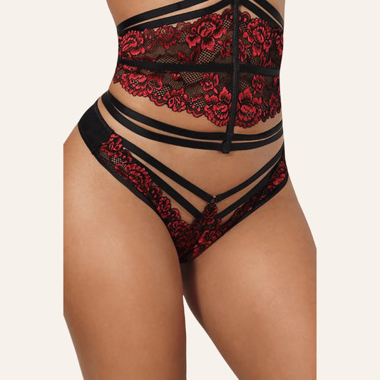 Vue rapprochée du string V-10038 en dentelle noire et rouge par Axami, présenté sur Oh My God'Z. Motifs délicats et finition haut de gamme, un choix élégant pour sublimer vos moments intimes.