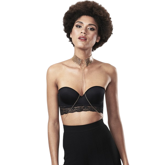 Femme en bustier noir portant le collier harnais Desir Metallique or Bijoux Indiscrets, vue de face - Oh My God'Z