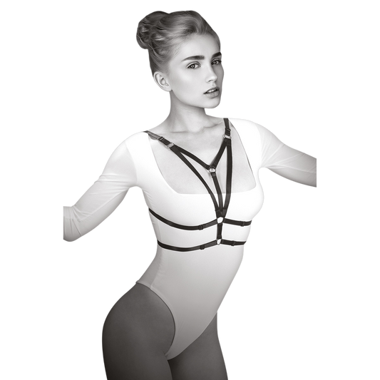 Harnais de poitrine Laura noir avec lanières élastiques portées sur body blanc, vue de face - Oh My God'Z
