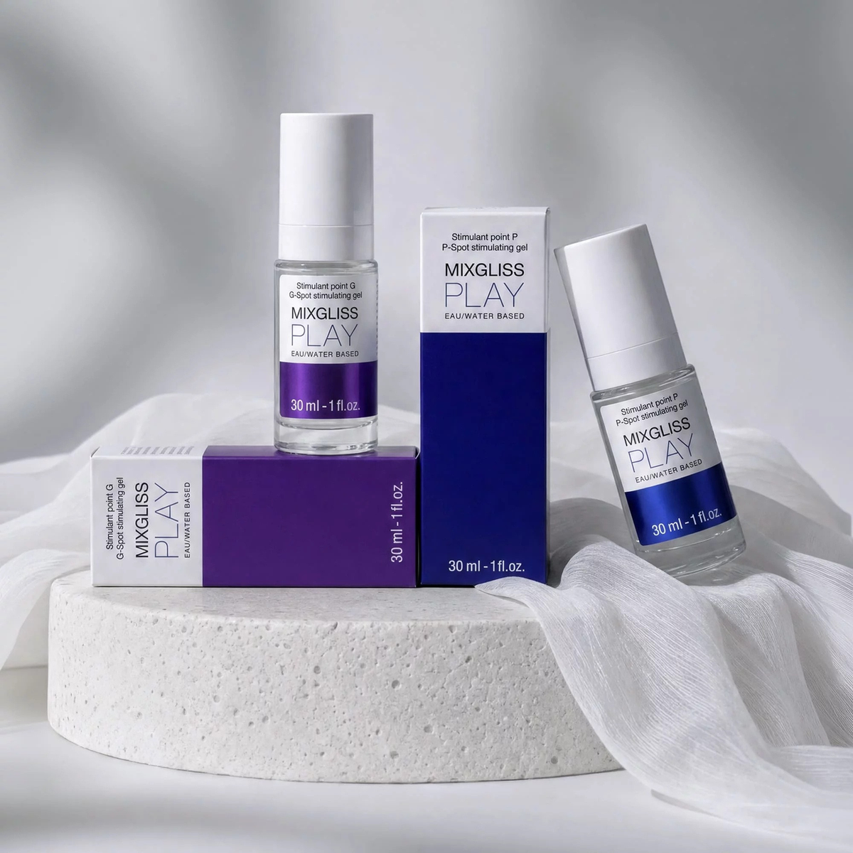 Duo de gels Mixgliss Play point G violet et point P bleu, flacons verre et etuis sur socle blanc - Oh My God'Z