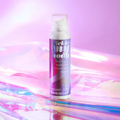 Mousse corporelle crépitante Love to Love, packaging violet et rose avec effet holographique - Oh My God'Z