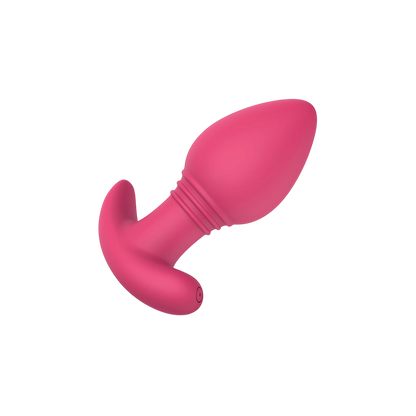 Plug anal vibrant Axel EasyConnect rose en silicone doux, vue de trois quarts couche sur fond blanc - Oh My God'Z