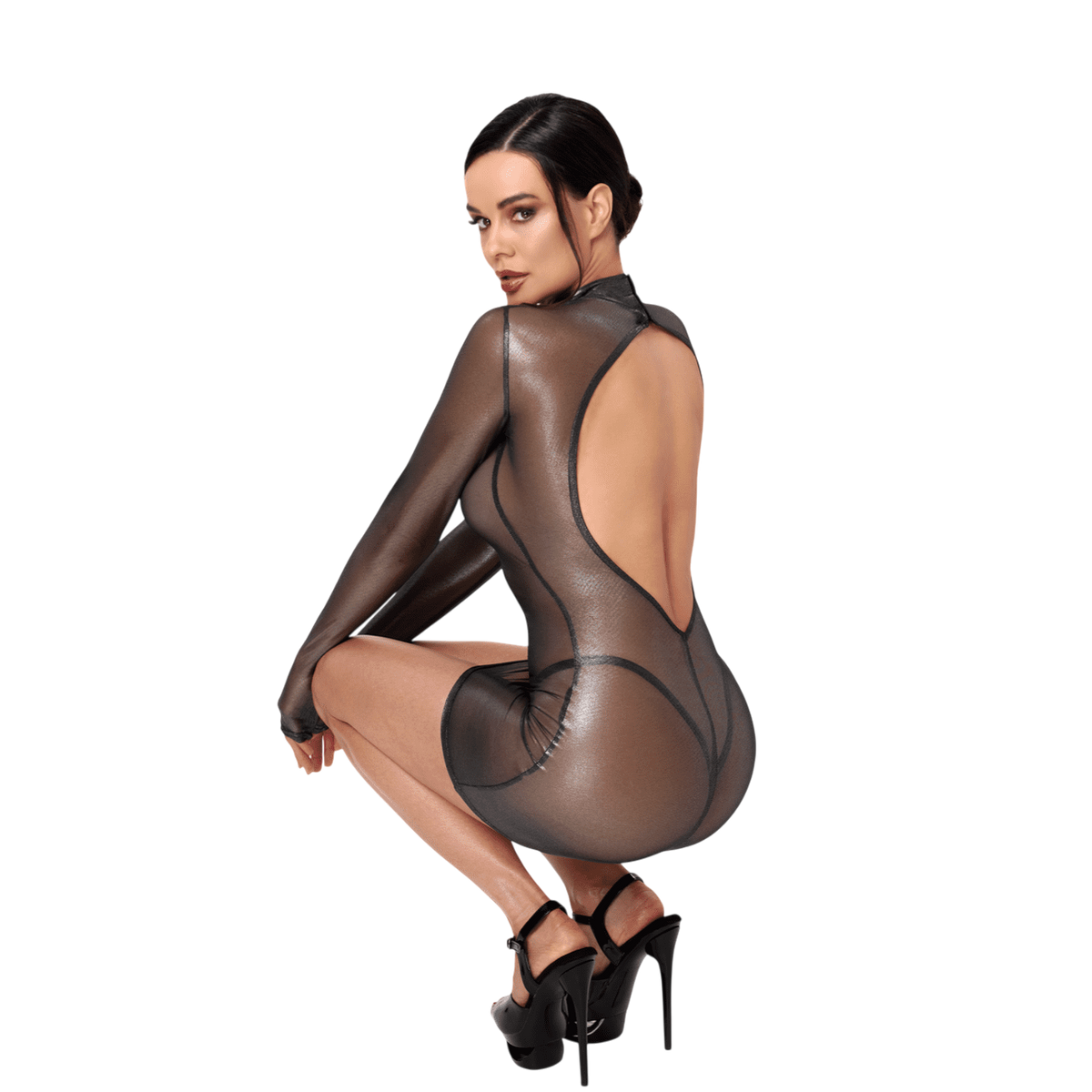 Mannequin accroupie en robe transparente argentee effet latex, large ouverture dans le dos, mules noires - Oh My God'Z