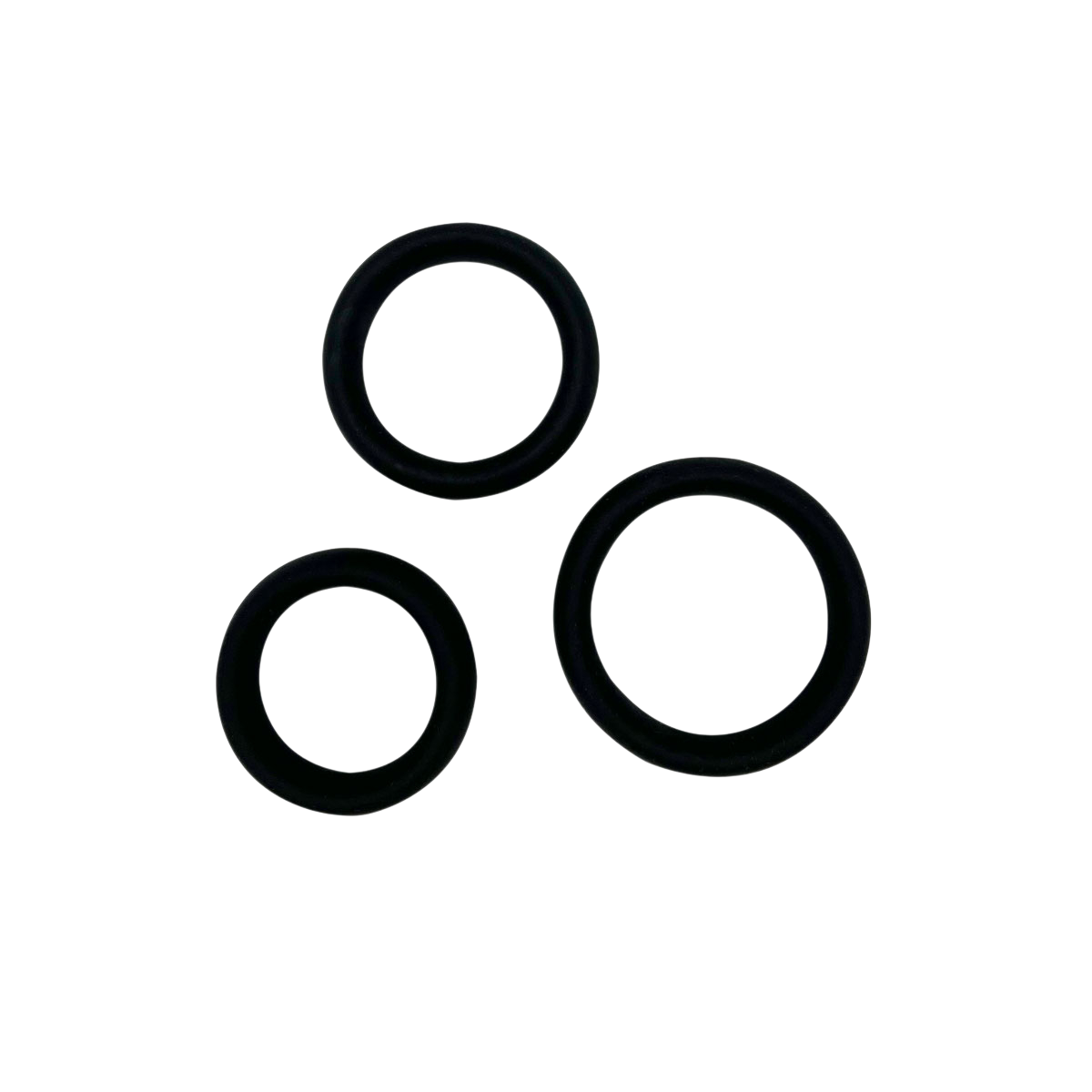 Set de 3 cockrings Alive en silicone noir souple poses a plat, trois diametres internes differents - Oh My God'Z