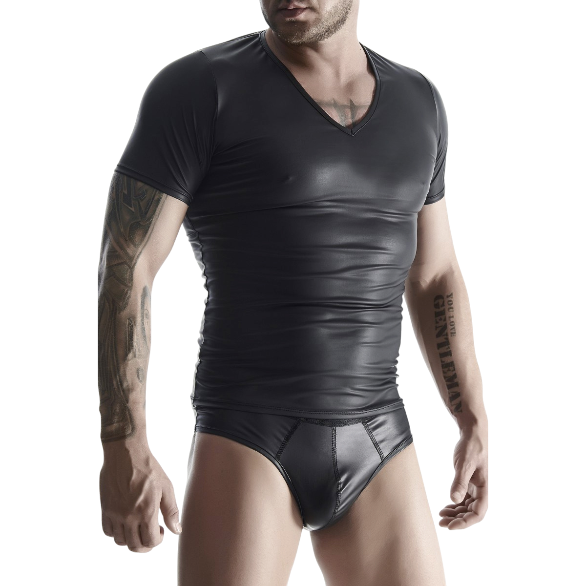 Homme portant un t-shirt wetlook noir moulant col en V Regnes avec slip noir assorti, vue de face - Oh My God'Z