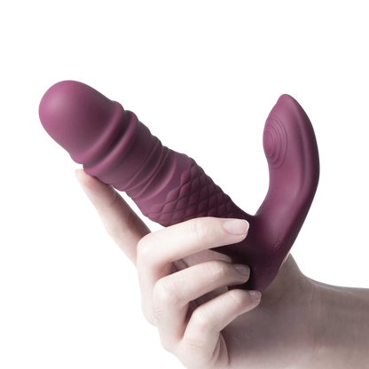 Stimulateur Ryder violet bordeaux tenu en main, design ergonomique en silicone avec textures variées - Oh My God'Z
