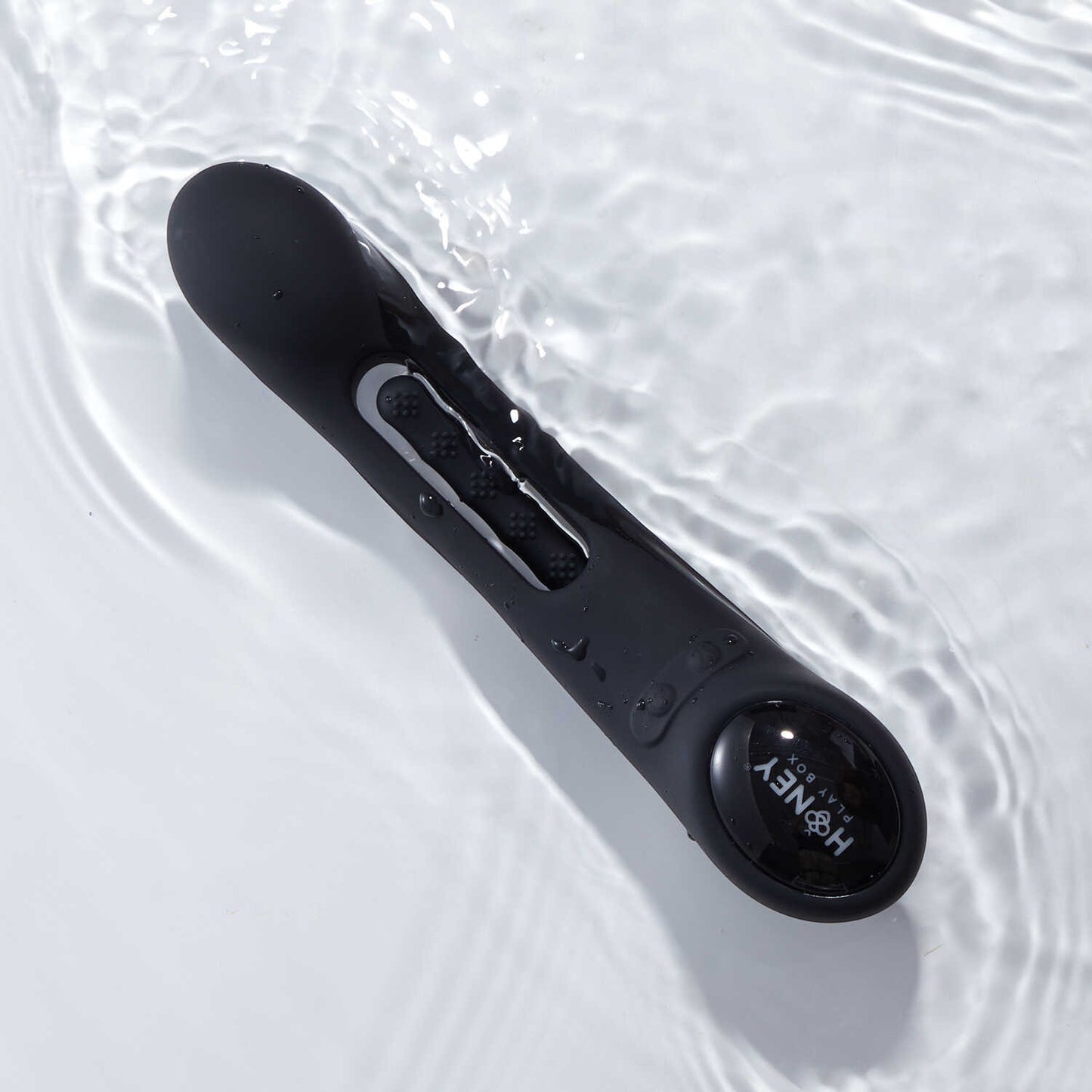Vibromasseur Tempo noir etanche IPX7 en silicone premium dans l'eau avec eclaboussures - Oh My God'Z